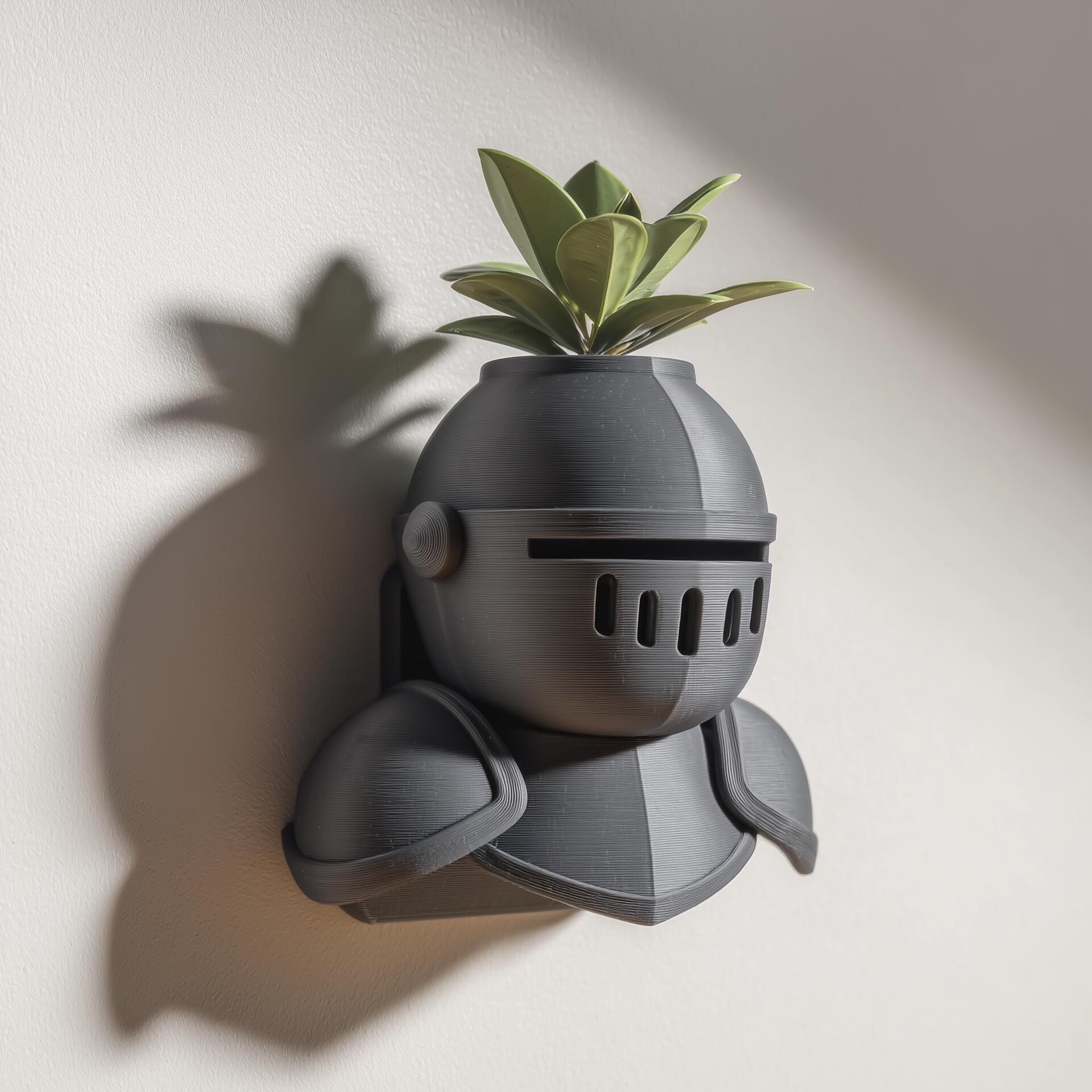 3D-gedrucktes Ritterhelm-Wandpflanzgefäß | Mittelalterliche Pflanzendeko