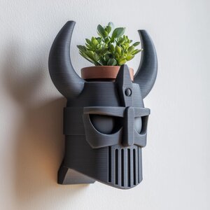 3D-gedrucktes Wikingerhelm-Wandpflanzgefäß